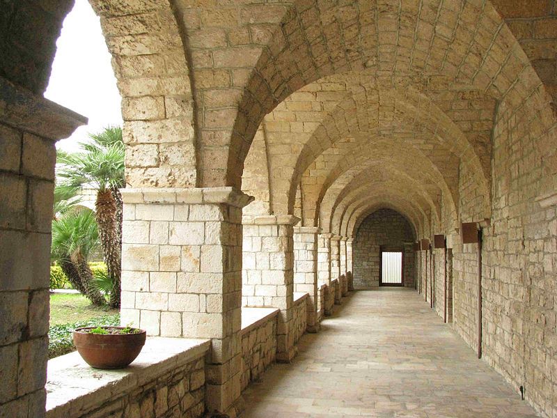 MONASTERO%20DI%20COLONNA%20TRANI%20CHIOSTRO